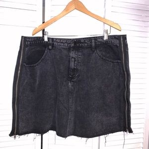 Black distressed denim skirt. Size 3X. Forever 21
